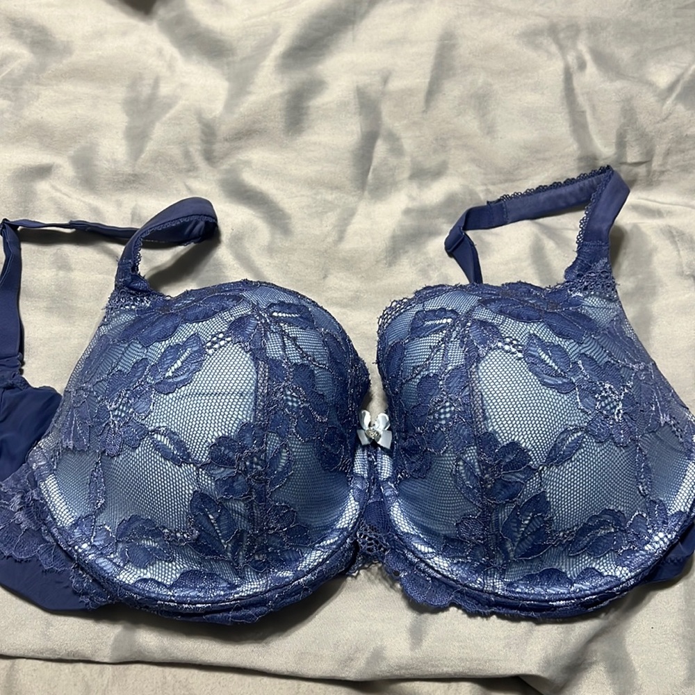 Victoria's Secret Body by Victoria lined Demi 36DD